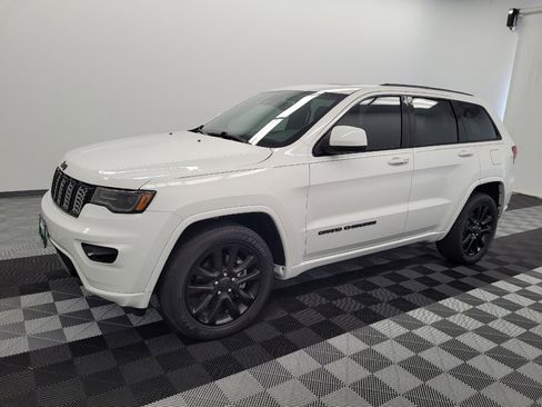 Used 2021 Jeep Grand Cherokee Laredo X RWD image 2