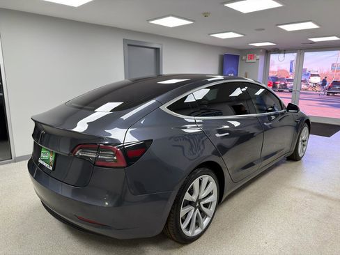 Used 2018 Tesla Model 3 Mid Range image 3