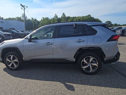 Used 2024 Toyota RAV4 SE w/ Weather & Moonroof Package AWD/4WD image 17