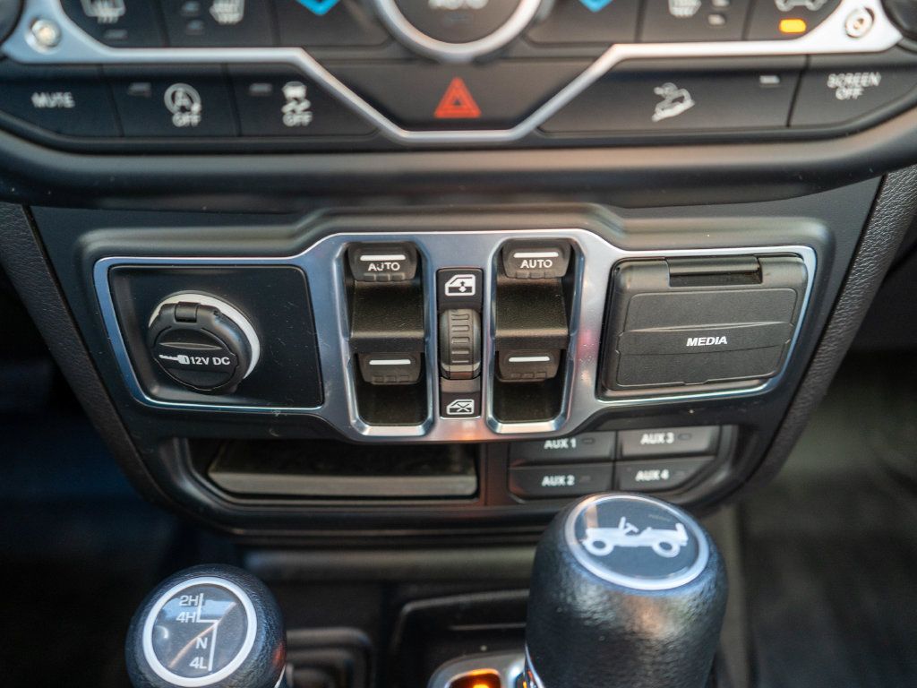 Used 2018 Jeep Wrangler Unlimited Sahara AWD/4WD image 24