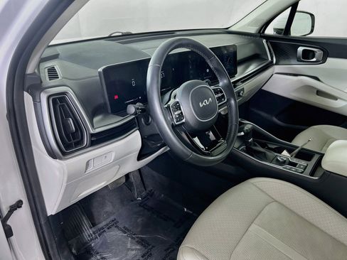 Used 2024 Kia Sorento S w/ Panoramic Sunroof Package image 9