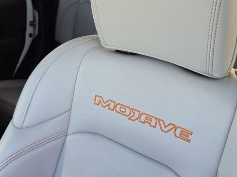 Used 2020 Jeep Gladiator Mojave image 17