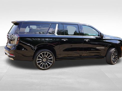 Certified 2026 Chevrolet Suburban High Country AWD/4WD image 4