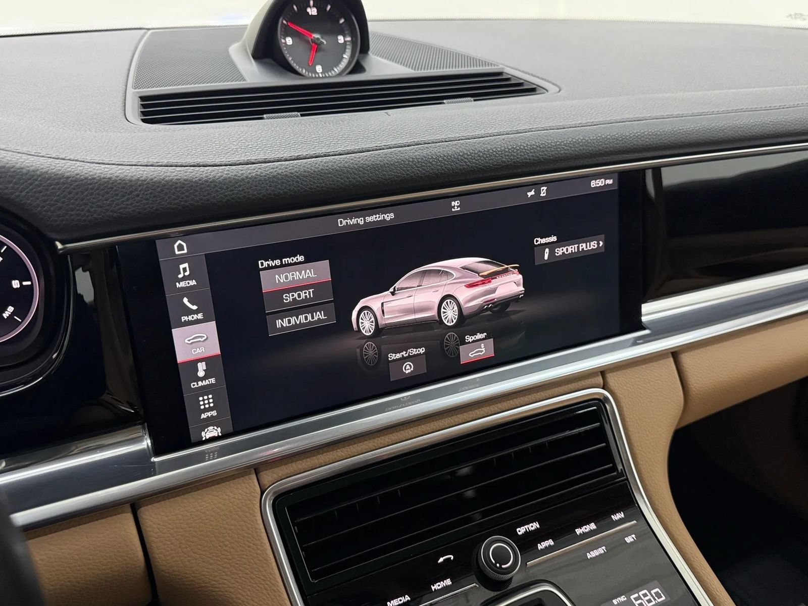 Used 2018 Porsche Panamera RWD image 28