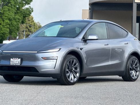 Used 2026 Tesla Model Y 2WD image 9
