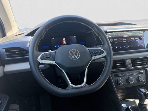 Certified 2022 Volkswagen Taos SE w/ Panoramic Sunroof Package FWD image 12