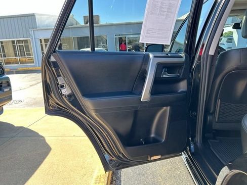 Used 2021 Toyota 4Runner Limited AWD/4WD image 19