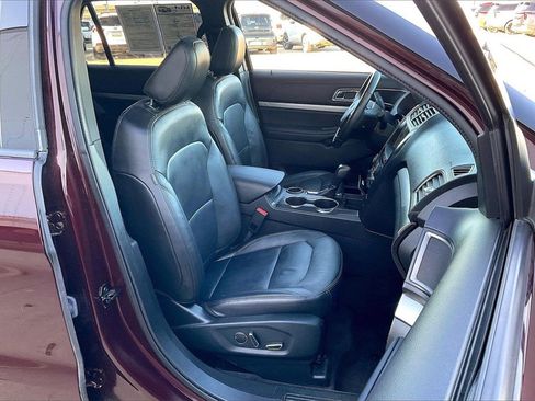 Used 2018 Ford Explorer XLT w/ Equipment Group 202A image 7