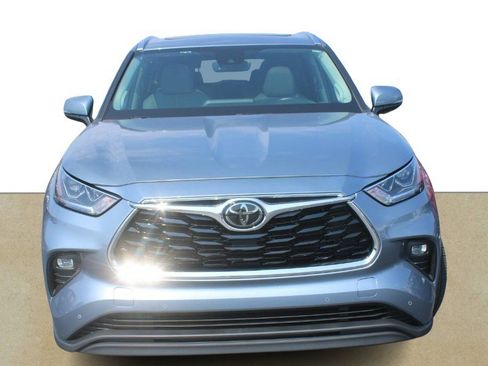 Certified 2020 Toyota Highlander Limited image 9