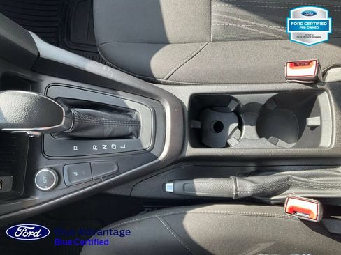 Used 2017 Ford Focus SE w/ Cold Weather Package FWD image 11