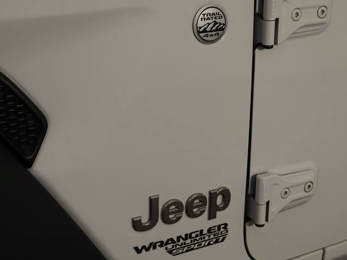 Used 2018 Jeep Wrangler Unlimited Sport S AWD/4WD image 33