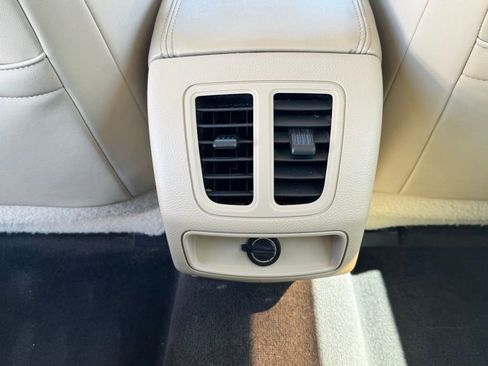 Used 2015 Ford Taurus Limited FWD image 8