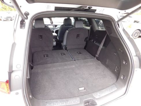 Used 2024 Buick Enclave Premium image 9