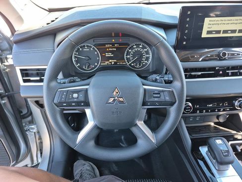New 2026 Mitsubishi Outlander ES FWD image 20