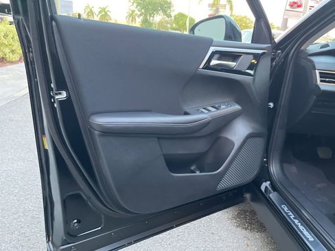 Used 2024 Mitsubishi Outlander ES image 26