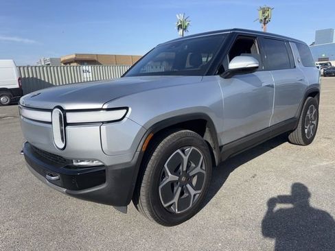 Used 2024 Rivian R1S Adventure image 12