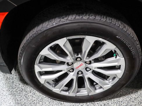 Used 2023 GMC Yukon XL Denali AWD/4WD image 11