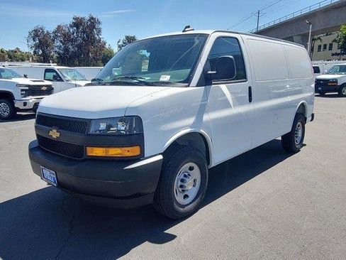Used 2026 Chevrolet Express 2500 w/ Driver Convenience Package RWD image 4