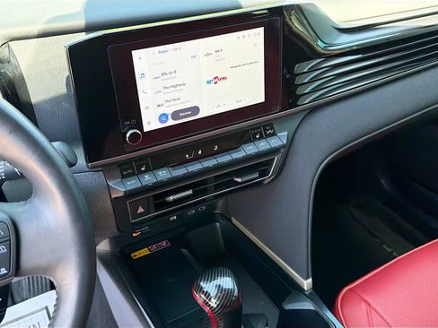 Used 2025 Toyota Camry LE w/ Convenience Package image 26