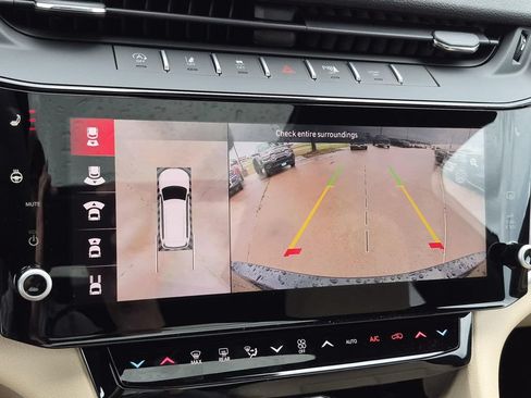 New 2026 Jeep Grand Cherokee L Limited w/ Luxury Tech Group II RWD image 25