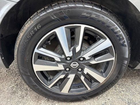 Used 2022 Nissan Versa SV FWD image 10