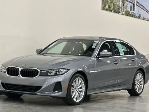 Used 2024 BMW 330e w/ Convenience Package RWD image 8