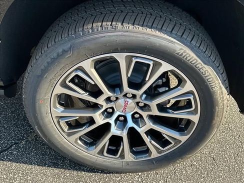 New 2026 GMC Yukon Denali w/ Denali Reserve Package AWD/4WD image 17