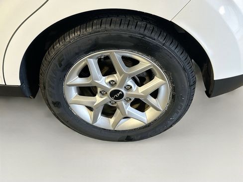 Used 2025 Kia Soul LX w/ LX Technology Package image 11