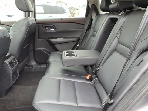 Used 2022 Nissan Rogue SV w/ SV Premium Package image 22