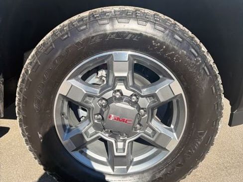 New 2026 GMC Sierra 2500 SLT w/ SLT Premium Package image 9