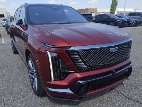 Used 2026 Cadillac Vistiq Platinum w/ LPO, Floor Liner Package AWD/4WD image 1