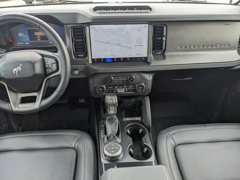 Used 2025 Ford Bronco Badlands image 17