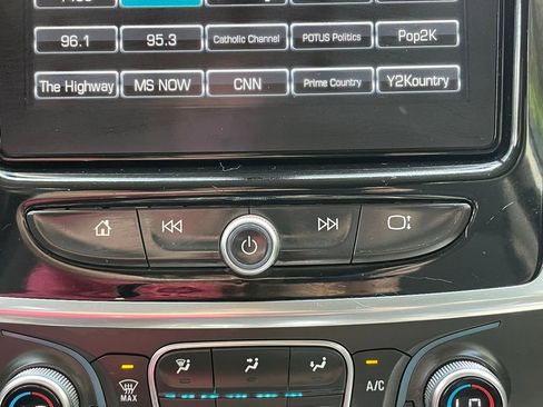 Used 2019 Chevrolet Traverse LT w/ LPO, Floor Liner Package AWD/4WD image 41