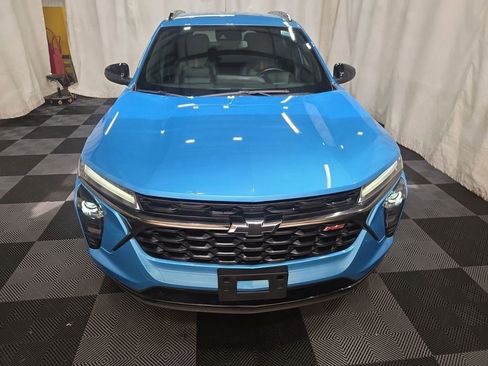 Used 2025 Chevrolet Trax RS w/ Driver Confidence Package FWD image 2