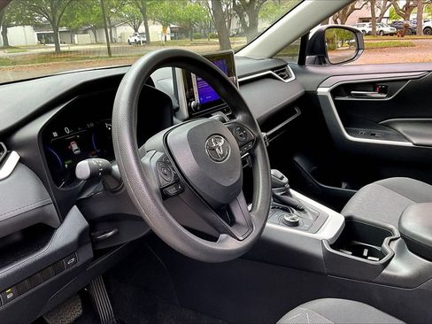 Used 2024 Toyota RAV4 XLE w/ Convenience Package image 14