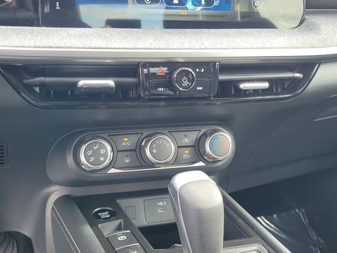 Certified 2025 Nissan Kicks SV w/ Charging Package image 27