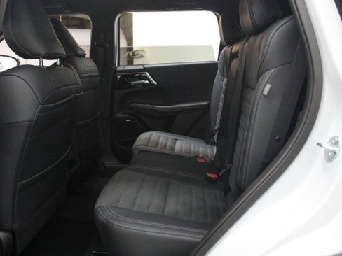 New 2026 Mitsubishi Outlander LE FWD image 20