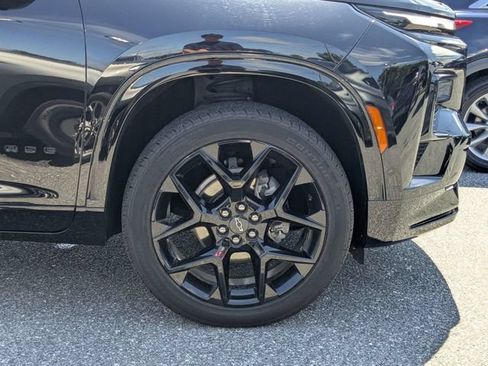 Used 2024 Chevrolet Traverse RS w/ LPO, Floor Liner Package AWD/4WD image 10