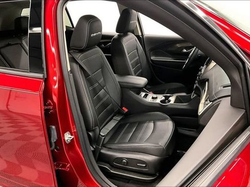 Used 2024 GMC Terrain Denali w/ Denali Premium Package AWD/4WD image 8
