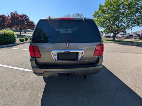 Used 2004 Lincoln Navigator Luxury AWD/4WD image 4