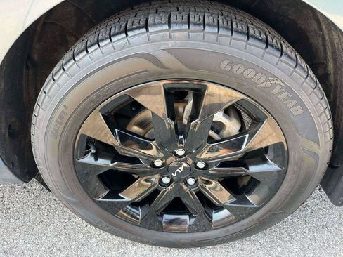 Used 2024 Kia Carnival SX Prestige FWD image 39