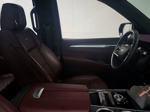 Used 2026 Cadillac Escalade Luxury w/ Touring Package AWD/4WD image 30