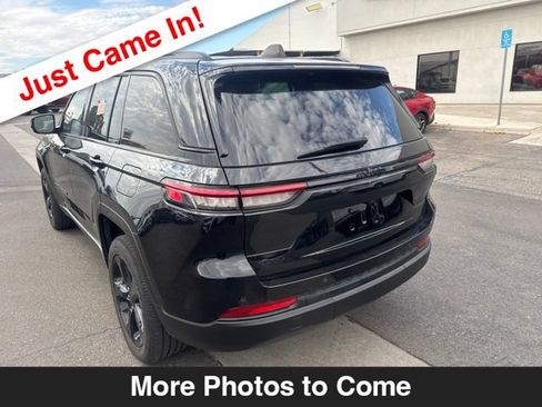 Certified 2023 Jeep Grand Cherokee Altitude AWD/4WD image 3