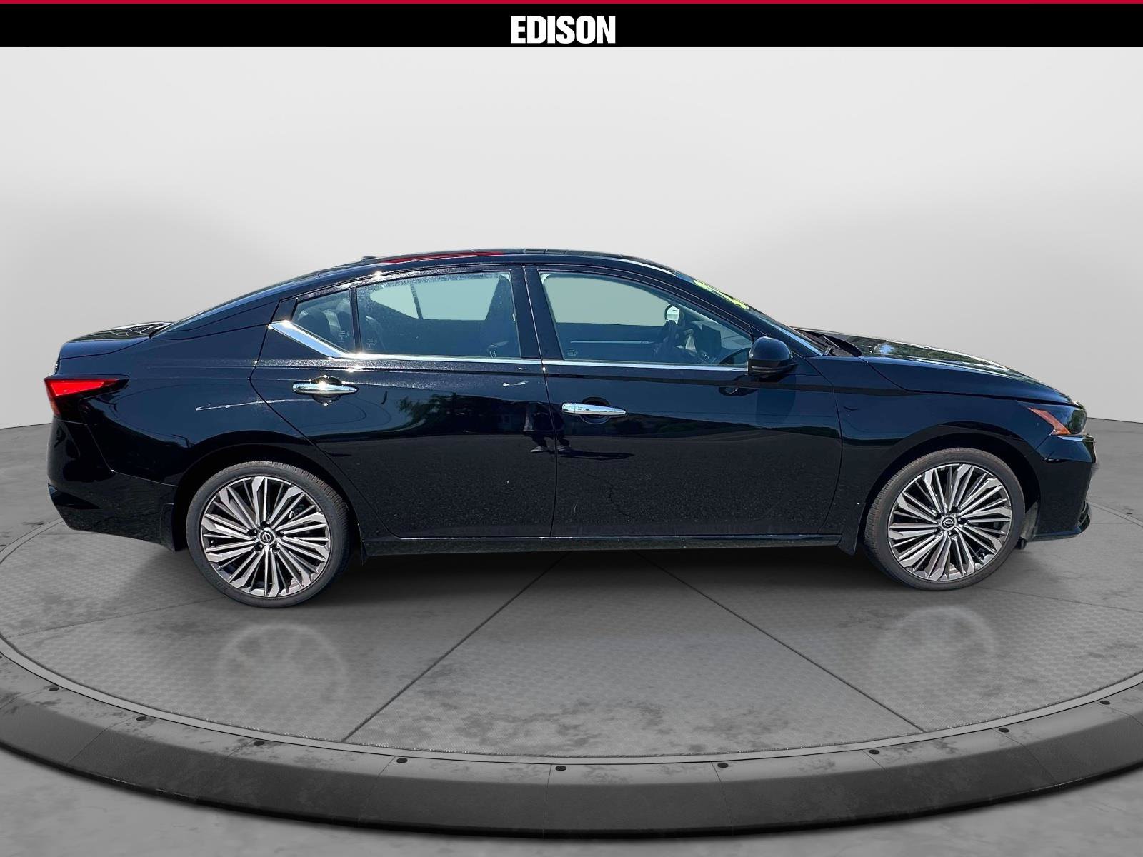 Used 2025 Nissan Altima 2.5 SL AWD/4WD image 3