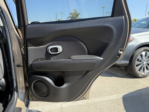 Used 2015 Kia Soul image 16
