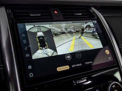 Used 2023 Land Rover Discovery HSE R-Dynamic AWD/4WD image 32