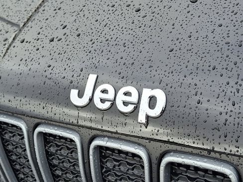 Used 2023 Jeep Renegade Latitude w/ Sun & Fun Group image 29