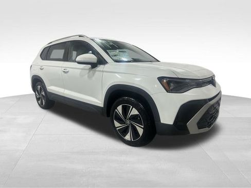New 2026 Volkswagen Taos SE AWD/4WD image 2