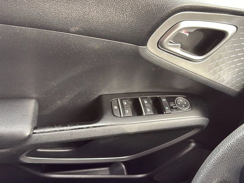 Used 2020 Kia Soul LX FWD image 22