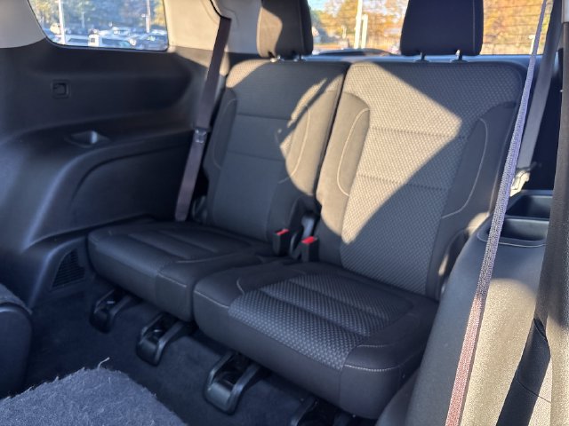 Used 2022 GMC Acadia SLE w/ Driver Convenience Package FWD image 30